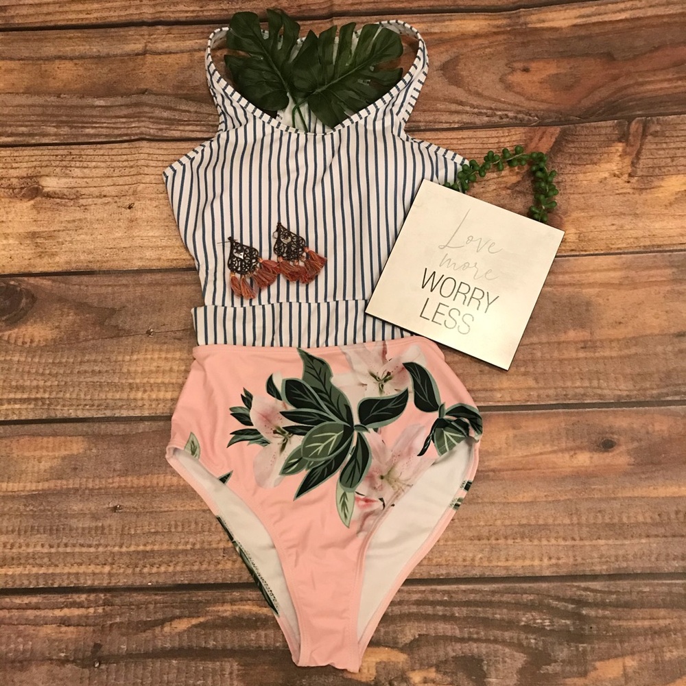 Cupshe NWOT tropical one piece with zip up back